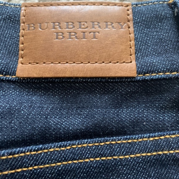 Brand New Burberry Shorts - Picture 6 of 7